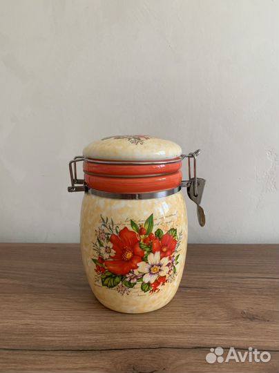 Банка с бугельным замком