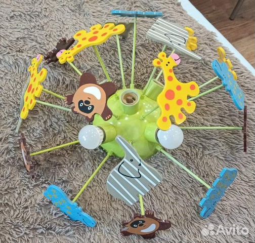 Продам люстру в детскую