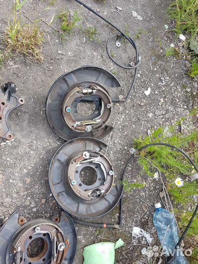 Колодки ручника в сборе с пыльниками subaru tribec