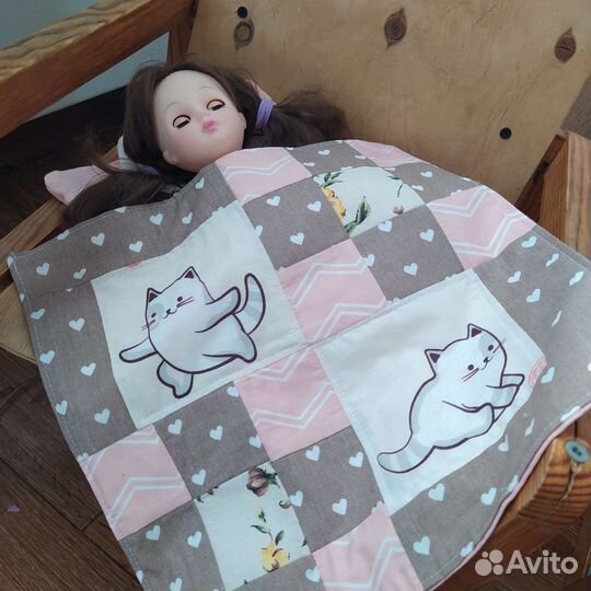 Кукла игровая с постелькой