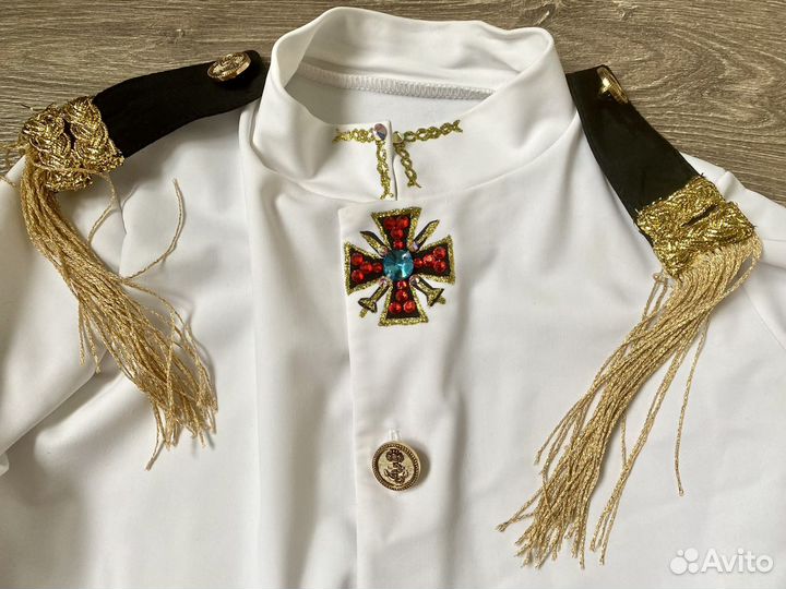 Продается костюм для выступлений (фигурное катание