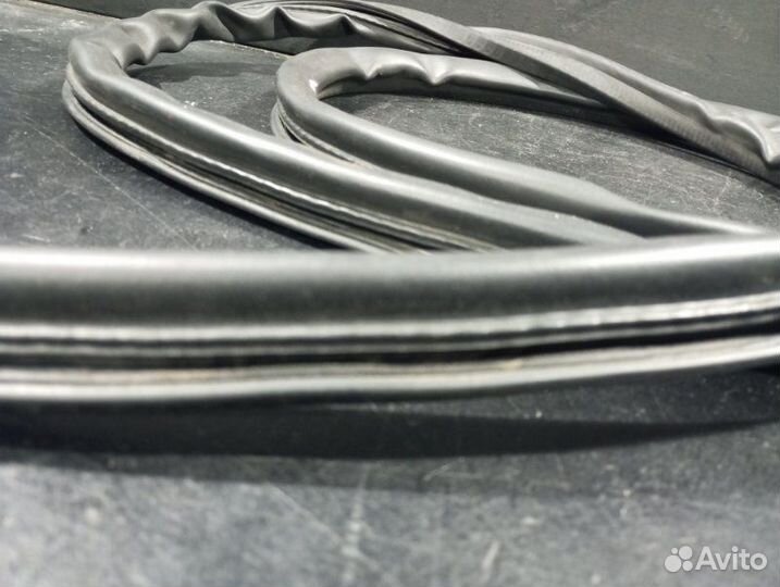 Уплотнитель капота Audi Q7 4LB BAR 2007