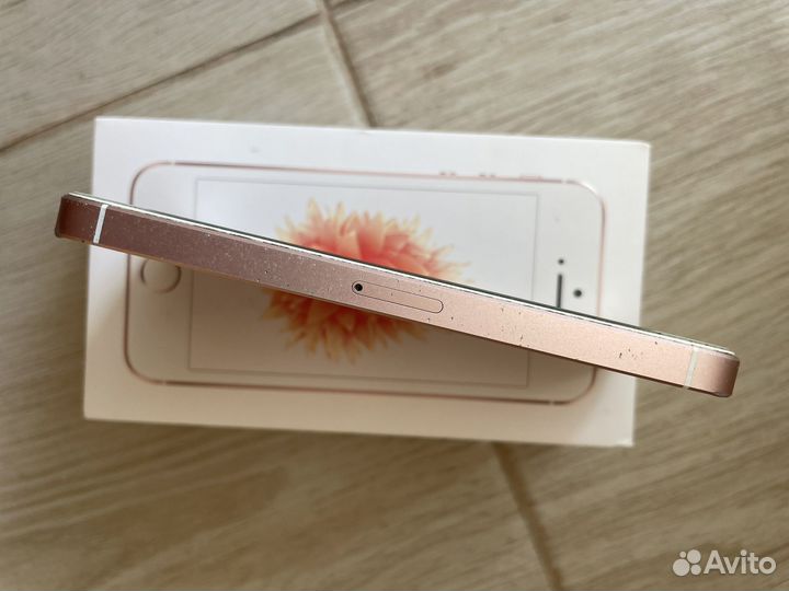 Телефон iPhone SE 16 gb