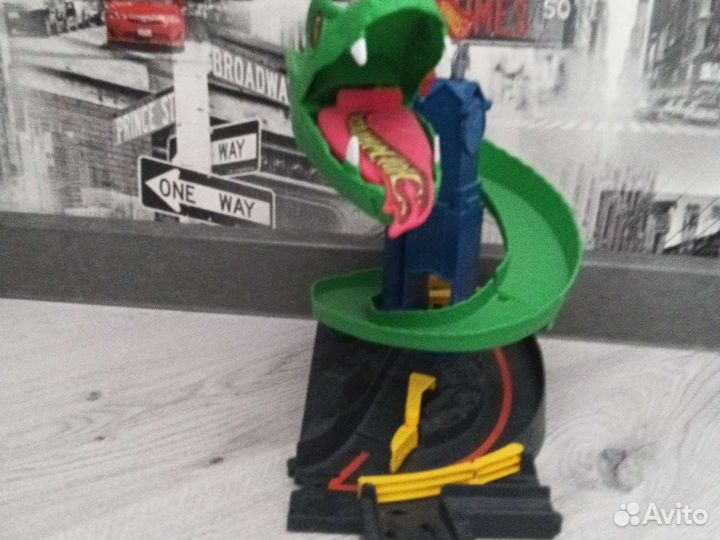 Трек хот вилс змея