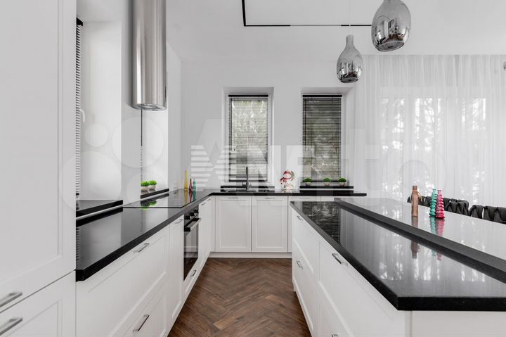 Дом 230 м² на участке 6 сот.