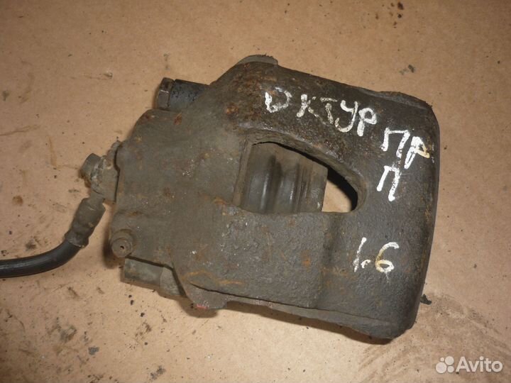 Суппорт передний правый Шкода Октавия Тур