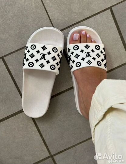 Шлёпанцы белые 35 размер
