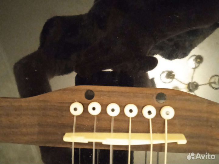 Полуакустическая гитара