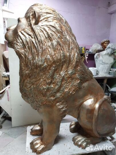 Скульптура льва из бетона