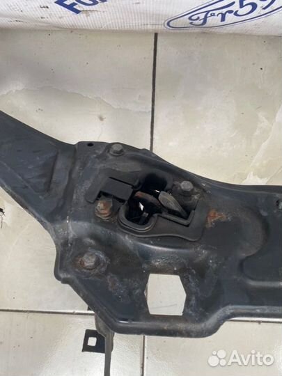 Панель передняя (телевизор) Mercedes-Benz C-Class