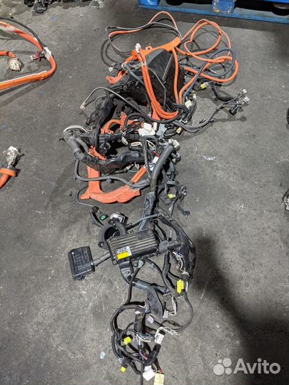 Коса под капот Toyota Crown AWS210 2AR-FSE