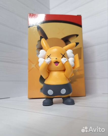 Коллекционная фигурка Пикачу Kaws