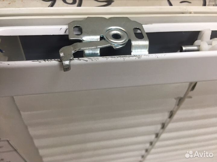 Кронштейн для горизонтальных алюминиевых жалюзи