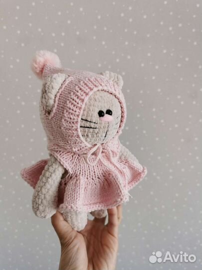 Вязаная игрушка Котик