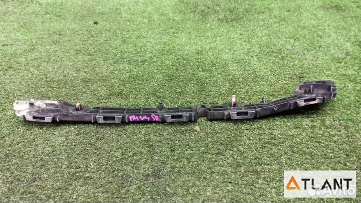 Крепление бампера задняя левая toyota prius