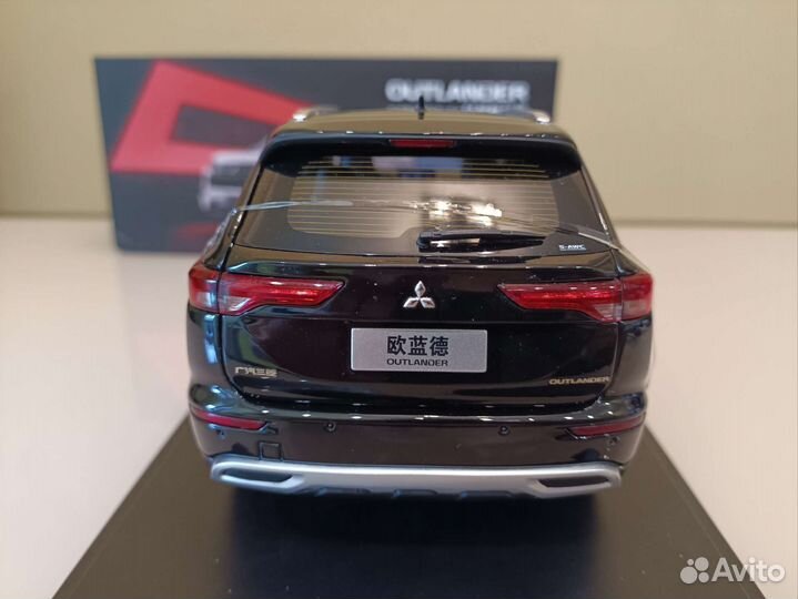 Mitsubishi Outlander lV (2021-2023) Черный 1:18