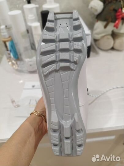 Лыжные ботинки новые 38