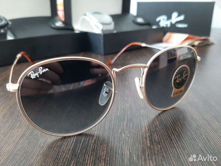 Солнцезащитные очки Ray Ban