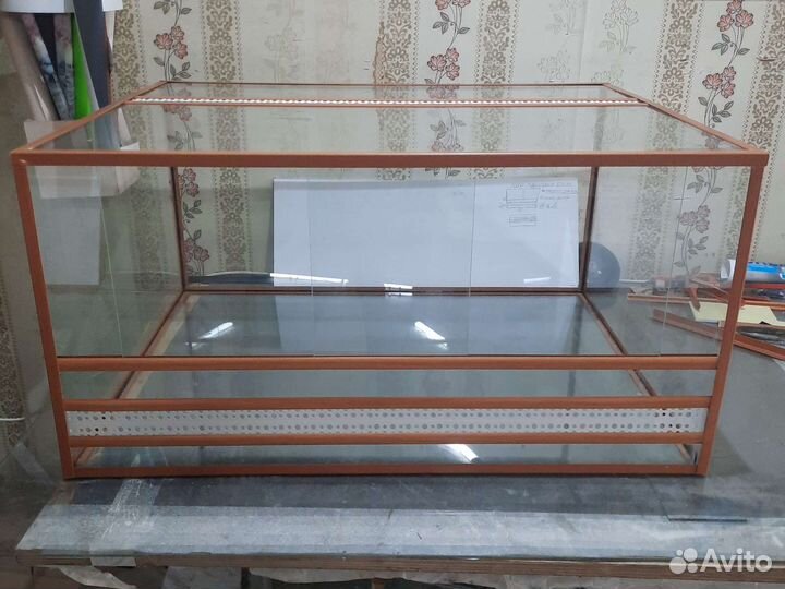 Террариумы, аквариумы