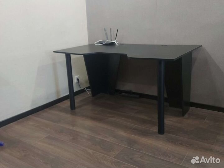 Компьютерный стол игровой