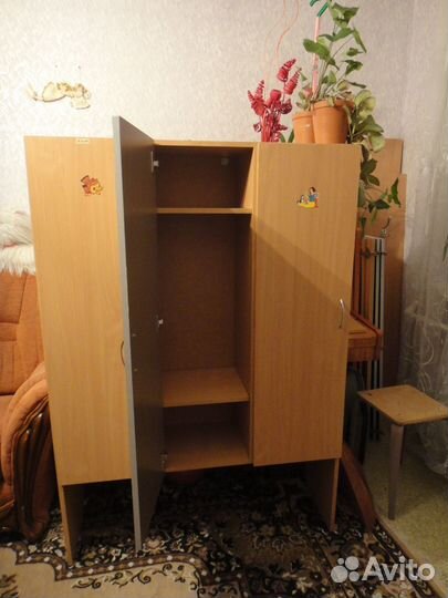 Набор мебели(шкафчики и столики)