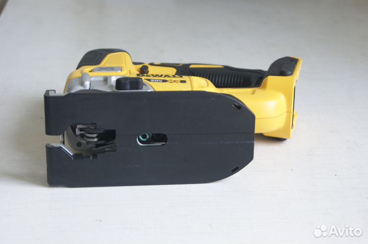 Лобзик аккумуляторный Dewalt DCS334 20V XR Мексика