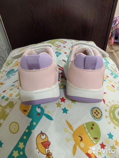 Кроссовки для девочки