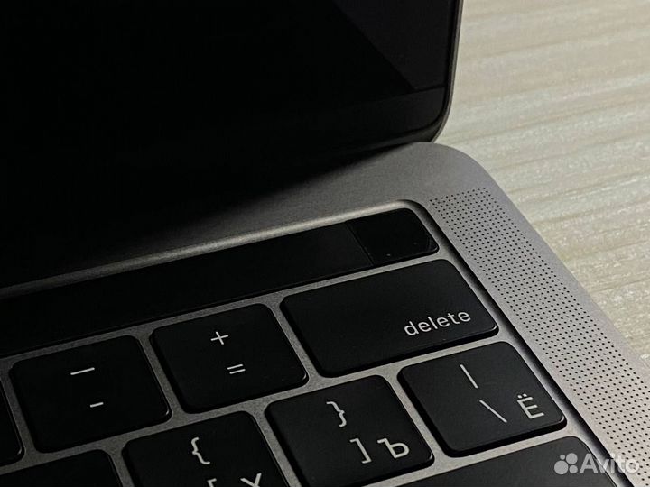 Macbook pro 13 2018 touch bar 256 gb