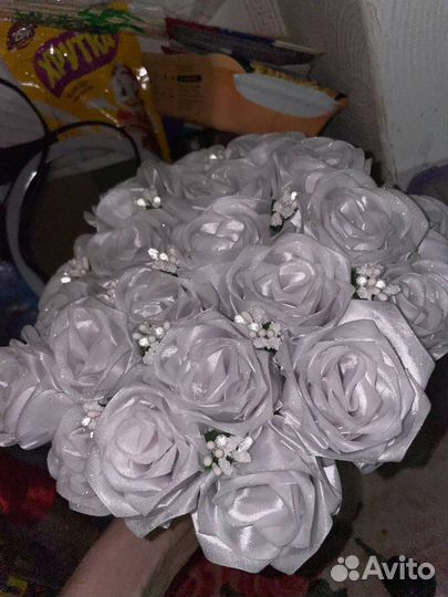 Розы из атласных лент