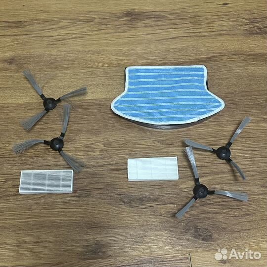 Пылесос-робот Redmond RV-R450