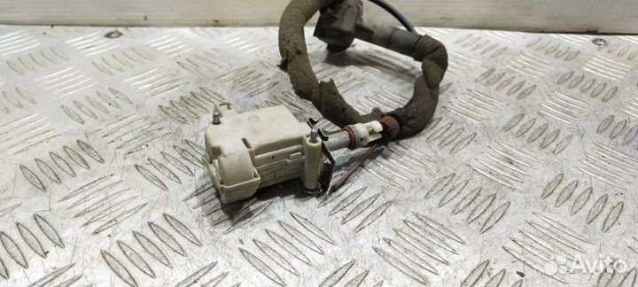 Активатор лючка бензобака Audi A8 седан BFM 2006