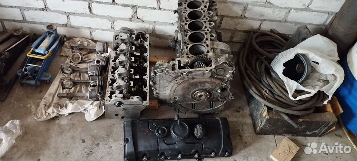 Двигатель по частям в разборе BNZ 2.5 на VW Т5