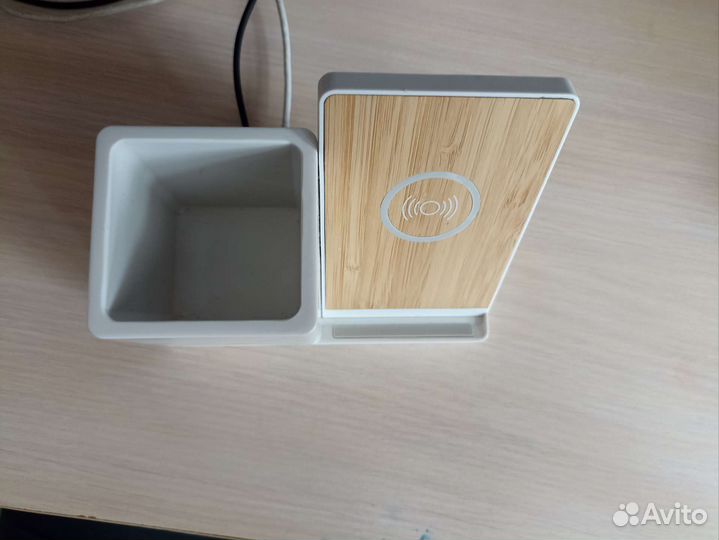 Док-станция для беспроводной зарядки с подставкой