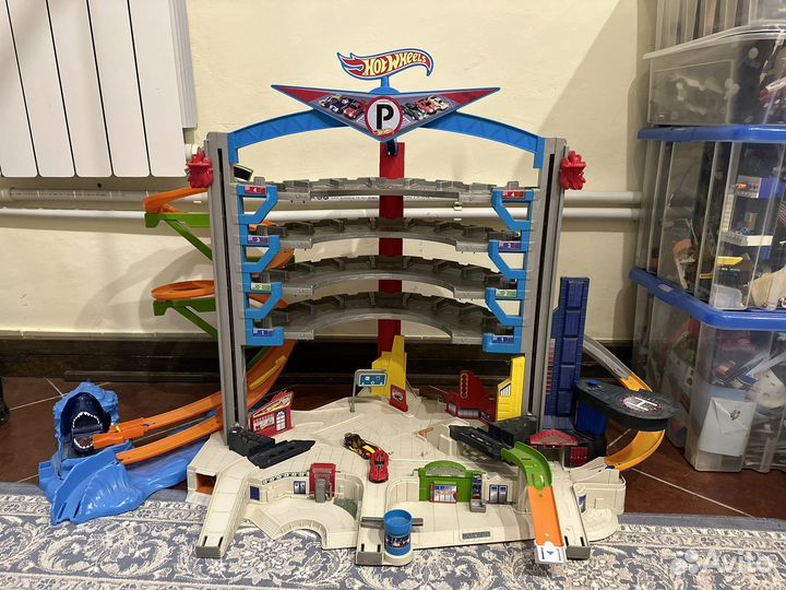 Большая парковка HotWheels
