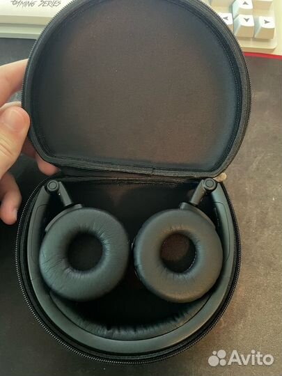 Наушники Mercedes