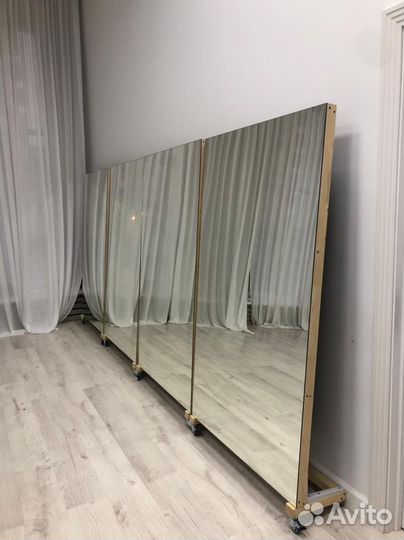 Мобильное зеркало на колесиках / фитнес, танцы