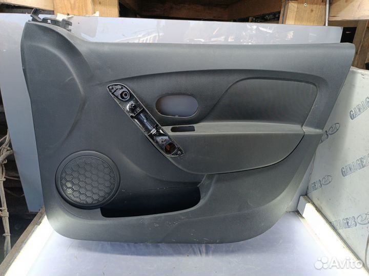 Обшивка передней правой двери Renault Logan 2
