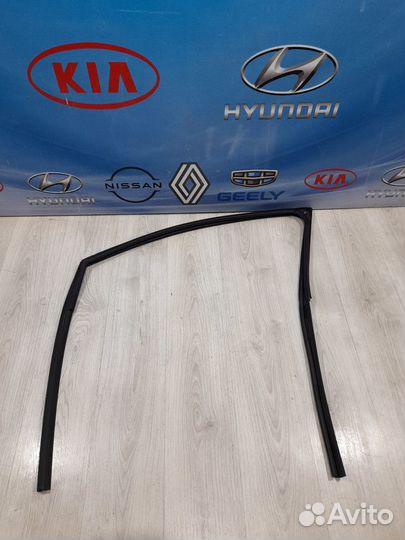 Уплотнитель перед проема стекла двери Renault sand