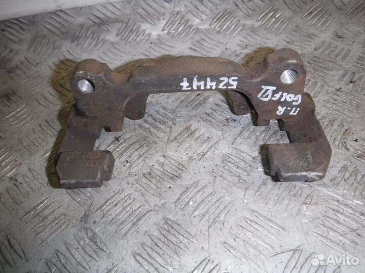 VW Golf 6 Скоба суппорта переднего