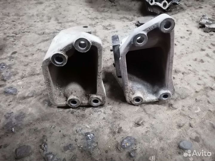 Кронштейн двигателя Mitsubishi Pajero pinin