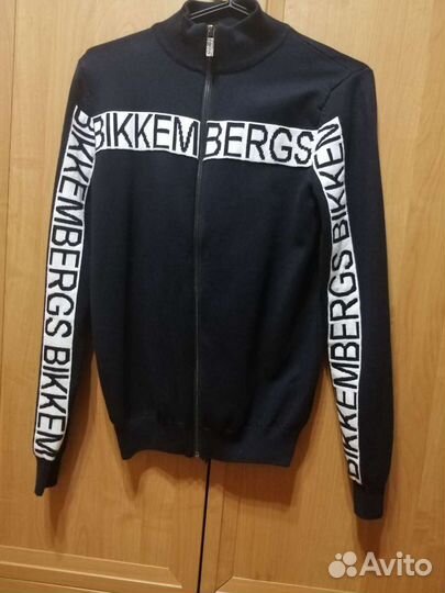 Кофта на мальчика,Новая. Отличный вариант в школу