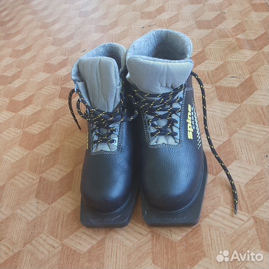 Лыжные ботинки