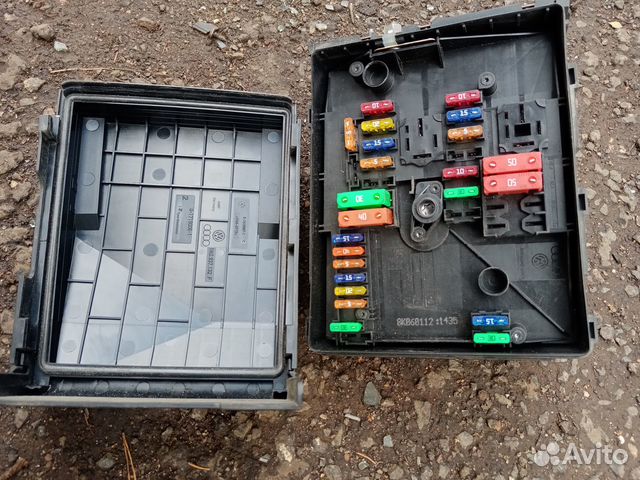 Блок предохранителей Фольксваген Гольф 2010г