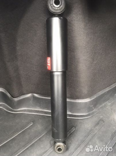 Б/У задний амортизатор на hyundai solaris