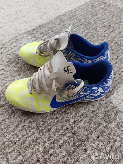 Футбольные бутсы nike