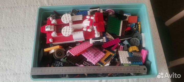 Полная коробка Lego