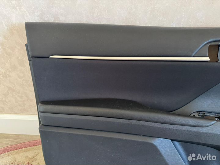 Обшивка двери Camry v70 задняя левая