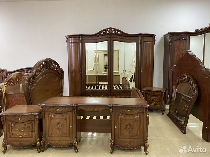 Спальный гарнитур