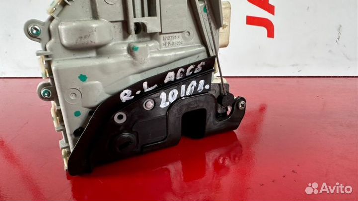 Замок двери передний левый Audi A6 C6 2.8 ccea