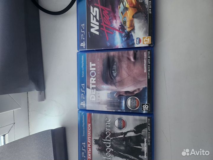 Продам PlayStation 4